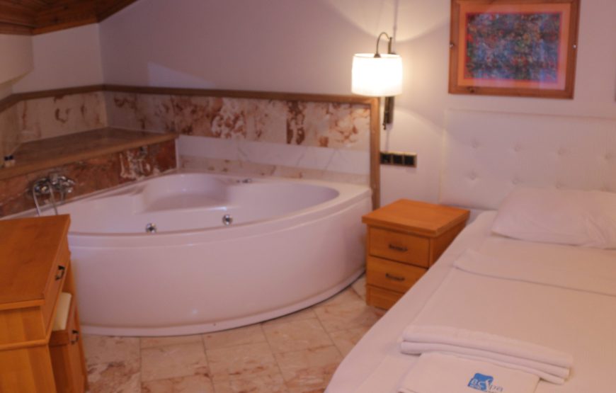 River Suite (Deluxe Room)