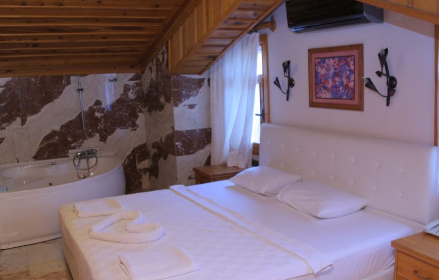 River Suite (Deluxe Room)
