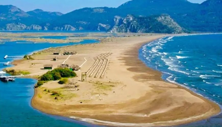 Sunbathe on Iztuzu Beach – and keep an eye out for loggerhead turtles!